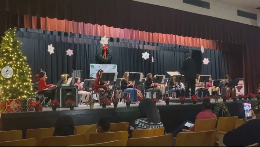 On the evening of Dec. 10, the Philadelphia High School Band presented its Christmas concert "Sounds of the Season."